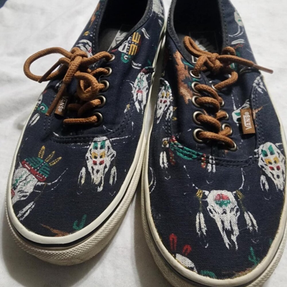 VANS Shoes Womens Size 8 Desert Tribe Cactus Cow Skulls Southwest Canvas Lace Up